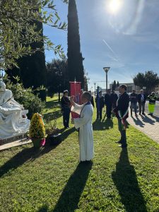 Il Sindaco Baccini presso il Cimitero di Santa Ninfa