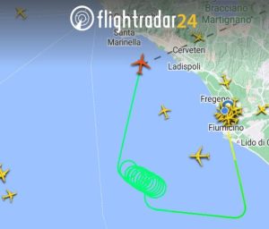 Il volo durante il ritorno verso l'aeroporto di Fiumicino (immagine dal sito Flightradar24)