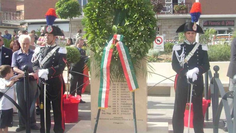 Il Monumento dedicato alle vittime dell'attentato di Nassiriya situato a Testa di Lepre, Piazzale della Chiesa di Largo Formichi